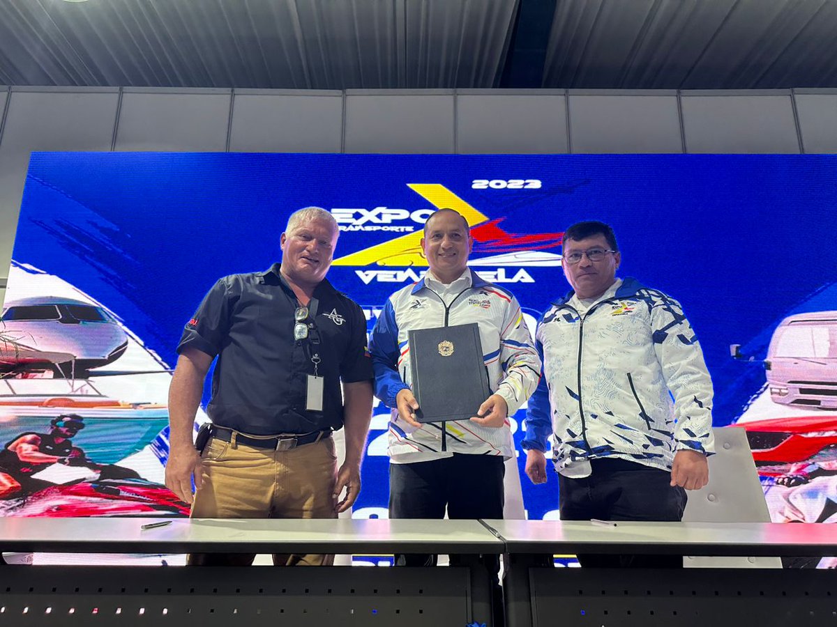 mintransporteve's tweet photo. 1/2 #EsNoticia | Durante el 2do día de la #ExpoTransporteVzla2023, el Ministro de Transporte, @rvaraguayan firmó 27 Cartas de Intención, que ayudarán al desarrollo integral de la #GMTV a nivel nacional e internacional en sus distintos sectores, permitiendo el avance del país y mejorando la calidad de vida de sus habitantes

#TodosPorVenezuela