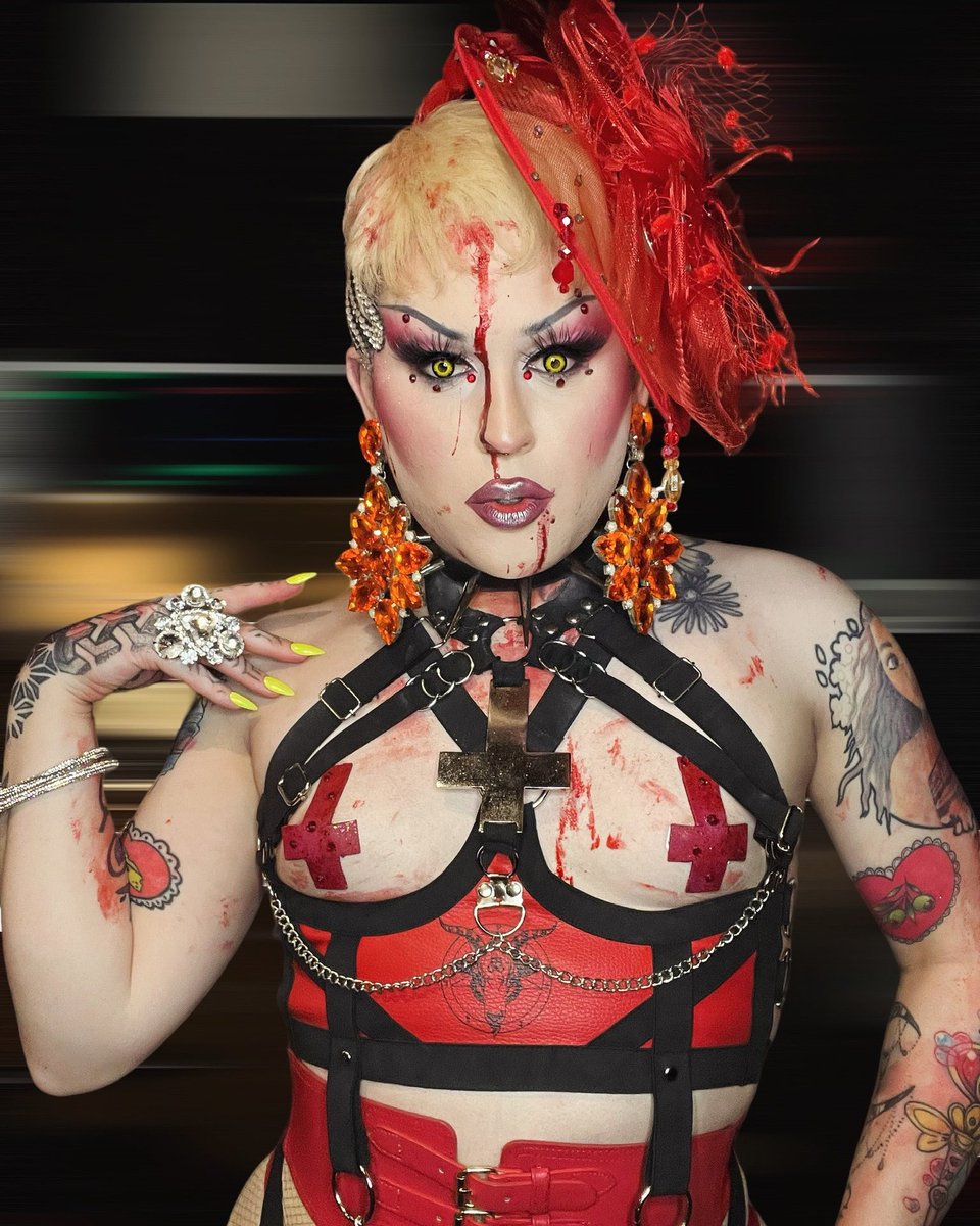 DrenKennedy's tweet photo. Carrie got a haircut 🔪🩸👑
-
-
#drag #love #dragqueen #makeup #fashion #omaha #rpdr #dragula #instagood #bouletbrothersdragula #wigs #rupaulsdragrace #alternativedrag #transgender #alternativegirl #transgirl #lgbtq #localqueen #thedragbible #influencer https://t.co/nNj7v0NDvl