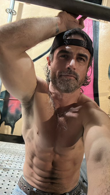 60% off baby! https://t.co/iTWKEfqgO7