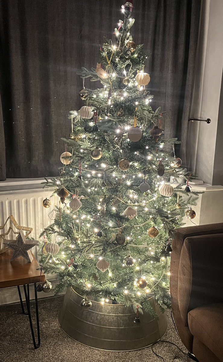katej87's tweet photo. It’s a fake ‘un but a good ‘un. Needs must this year. 🎄🎄🎄 https://t.co/uKaoWbRYoJ