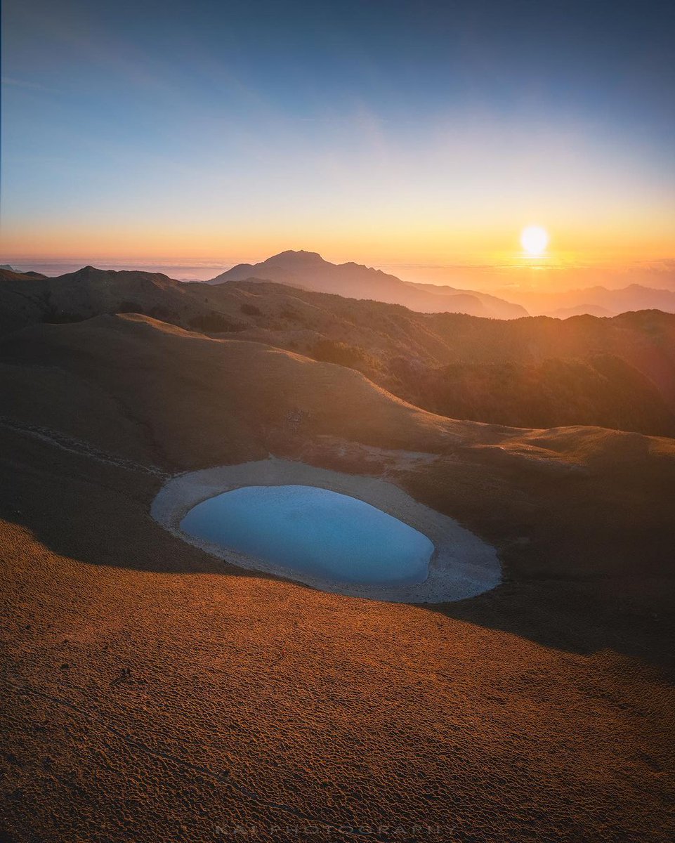 Many people ﾞsold ﾞtheir ‍dreams ⬝and ‍exchanged ⬝them ​for ᱸdaily ‍necessities.