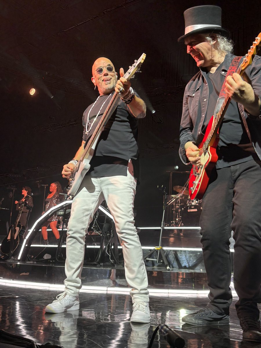 Marie___x3's tweet photo. Concert « sous le soleil » de #Toulon  ☀️ #Obispo #PascalObispo @ObispoPascal https://t.co/wGnVb3oc7E