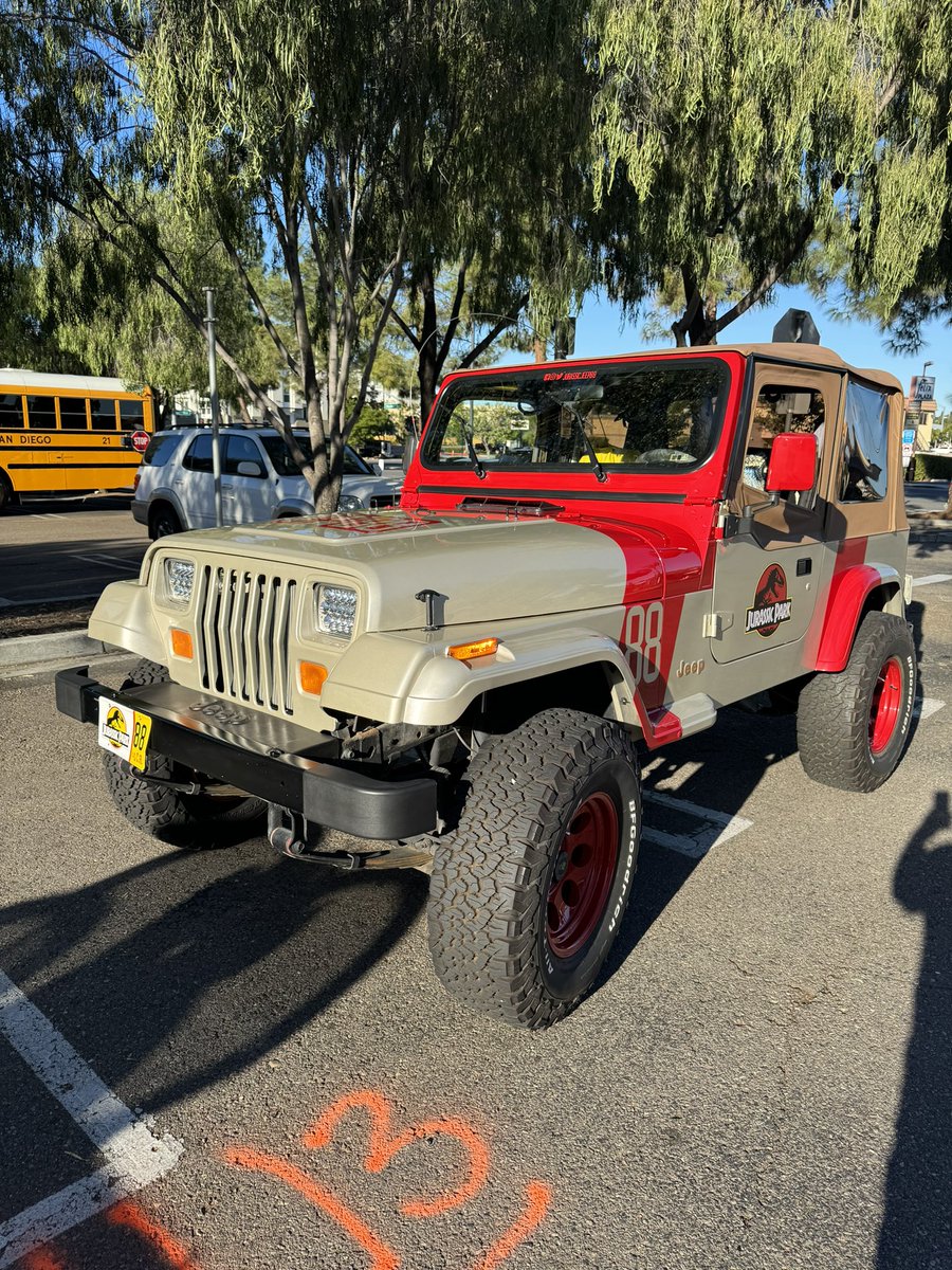 Just_Ask_Paul's tweet image. Jurassic Christmas 🎅 🎄 Parade fun this morning! 🦕🦖#jurassicjeep88 #christmasparade #paradefun #jpmp #jaycees #jurassicpark #jurassicworld