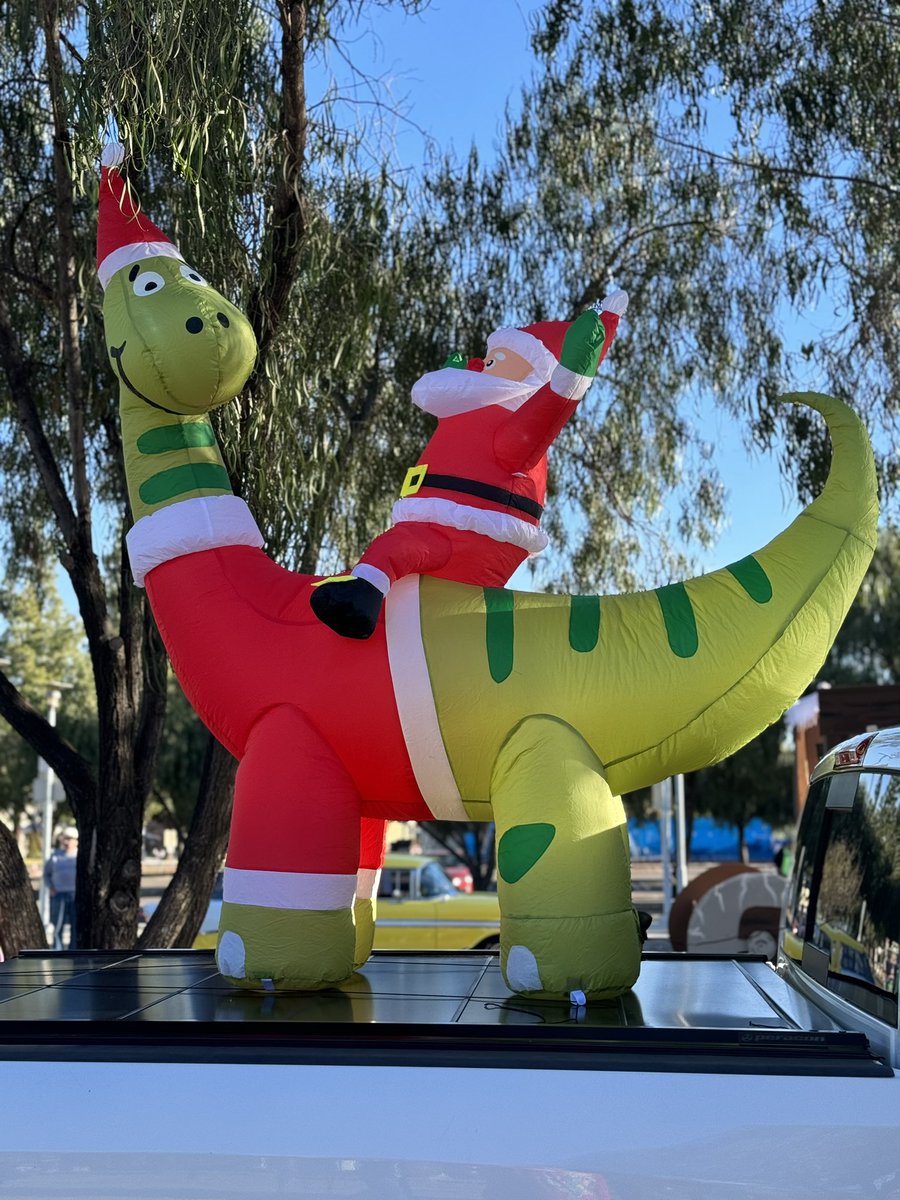 Just_Ask_Paul's tweet image. Jurassic Christmas 🎅 🎄 Parade fun this morning! 🦕🦖#jurassicjeep88 #christmasparade #paradefun #jpmp #jaycees #jurassicpark #jurassicworld