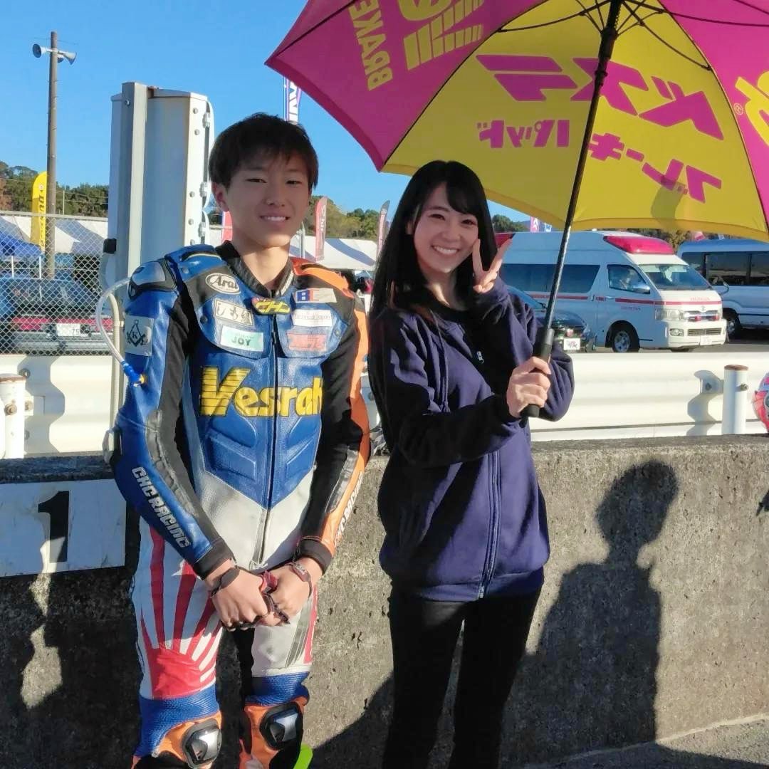 yuzunekoninja's tweet image. おはようございます☀

HSR九州サーキットにて8時間耐久レースの決勝戦がスタートしました！

スタートライダーは羚大くんです✨
今日もベスラTEC.2&amp;amp;YSSの応援よろしくお願いします💛

#Vesrah   #TEC2  #YSS