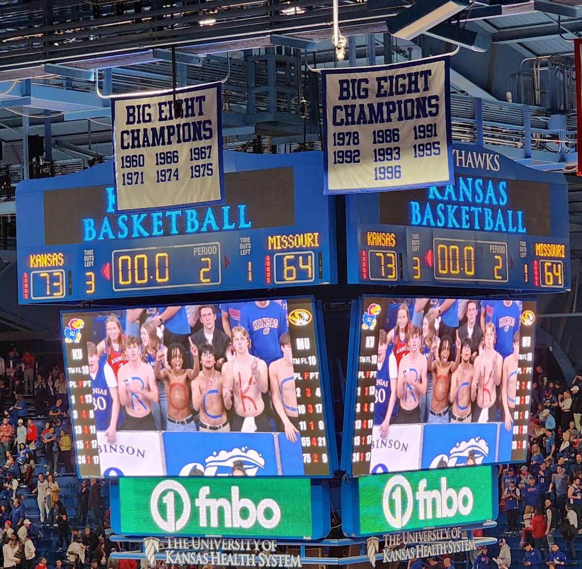 KansasHoops's tweet photo. WINNER WINNER TIGER DINNER!!!
#kubball #bordershowdown #borderwar https://t.co/WtOwxzlxOD