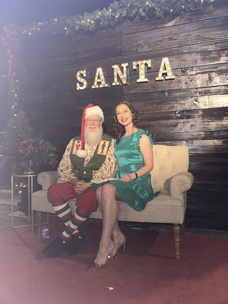 AlachuaSheriff's tweet photo. The Sheriff’s Office “presents” was known at the 4th Annual “Christmas at Butler” event! The Recruitment Team enjoyed speaking with everyone, and Public Information Officer, Lisa Sacaccio had a great time emceeing. We hope you all had fun too! https://t.co/FAPbx4KzLr
