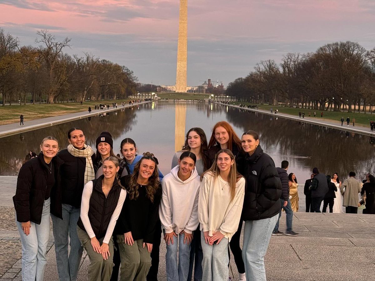 CHS_ORourke's tweet photo. Evening in DC with the girls
@CamasHighSchool @PapermakersWBB
#papermakerpride
#parkingchallenges https://t.co/KcB9R2RZ4z