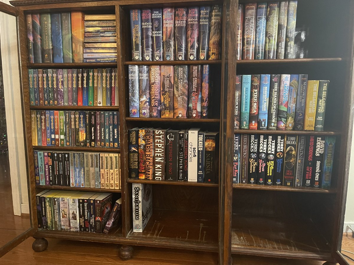 WMBunt's tweet photo. Finally got my grandmother’s bookcase moved into the office and the books are out and on the shelves. 

Now to find the rest of the books…

#DragonLance #WheelOfTime #ForgottonRealms #Ravenloft #DeathGateCycle https://t.co/8aVmEaZ99a