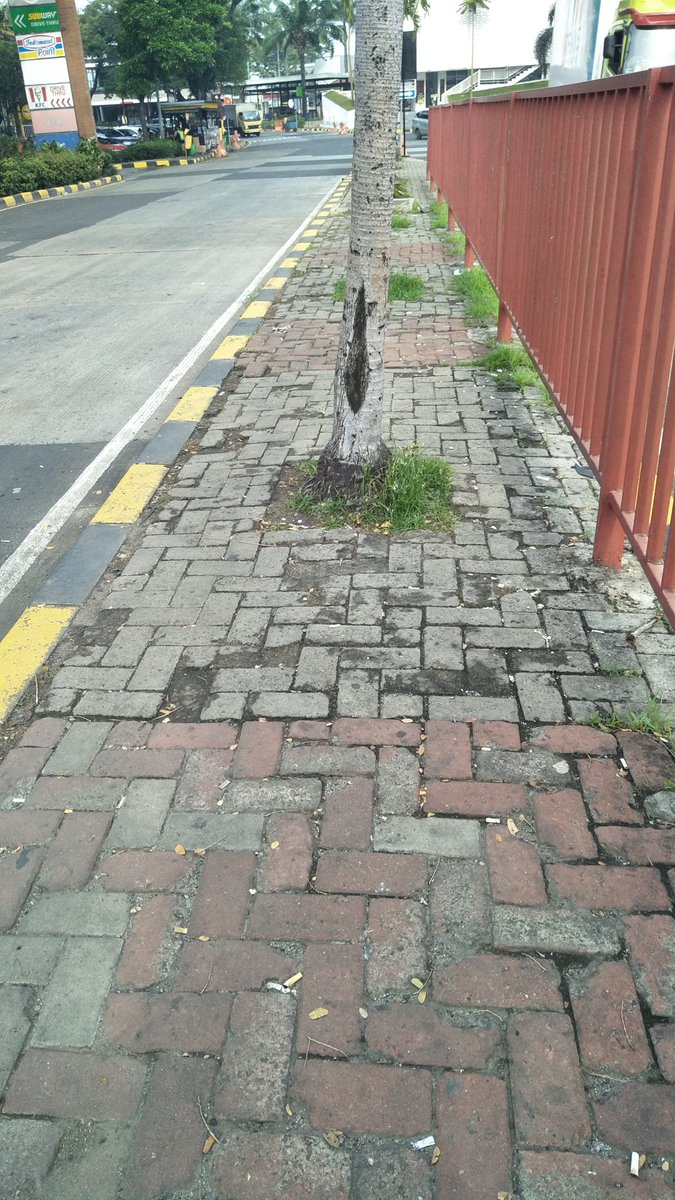 Bertahun tahun SPBU <a href="/pertamina/">PERTAMINA</a> Tol Karang Tengah arah Jakarta beroperasi tapi tidak pernah menyediakan bangku tunggu untuk penumpang yg naik bus umum dari sini. Kasihan kalo lihat Ibu bawa bayi atau lansia . Kalo SPBU sebrangnya ada halte