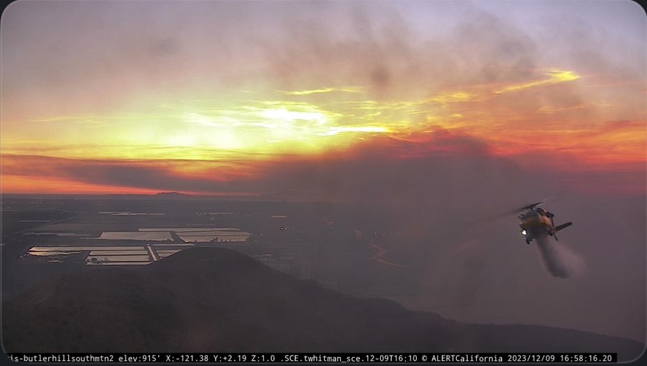 As the sun sets on the #southfire, fire pilots are still hard at work. Picture via @ALERTCalifornia cam, H/T, @CAFireScanner