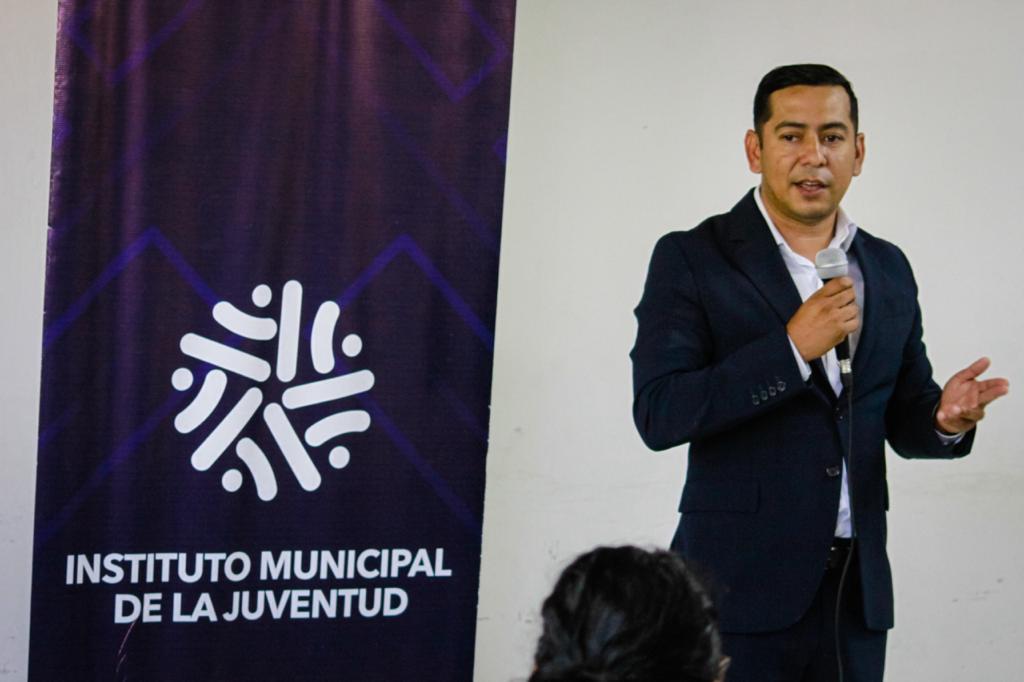 imj_sansalvador's tweet photo. ¡@CONEXION_SV junto al IMJ dieron inicio al #Hackfest23! 😎
Los jóvenes participantes de este evento ya están en el proceso donde trabajan en sus ideas innovadoras y buscarán el título de ganador para materializar sus proyectos. 🙌🧑💻 https://t.co/dA1UFVxhQC