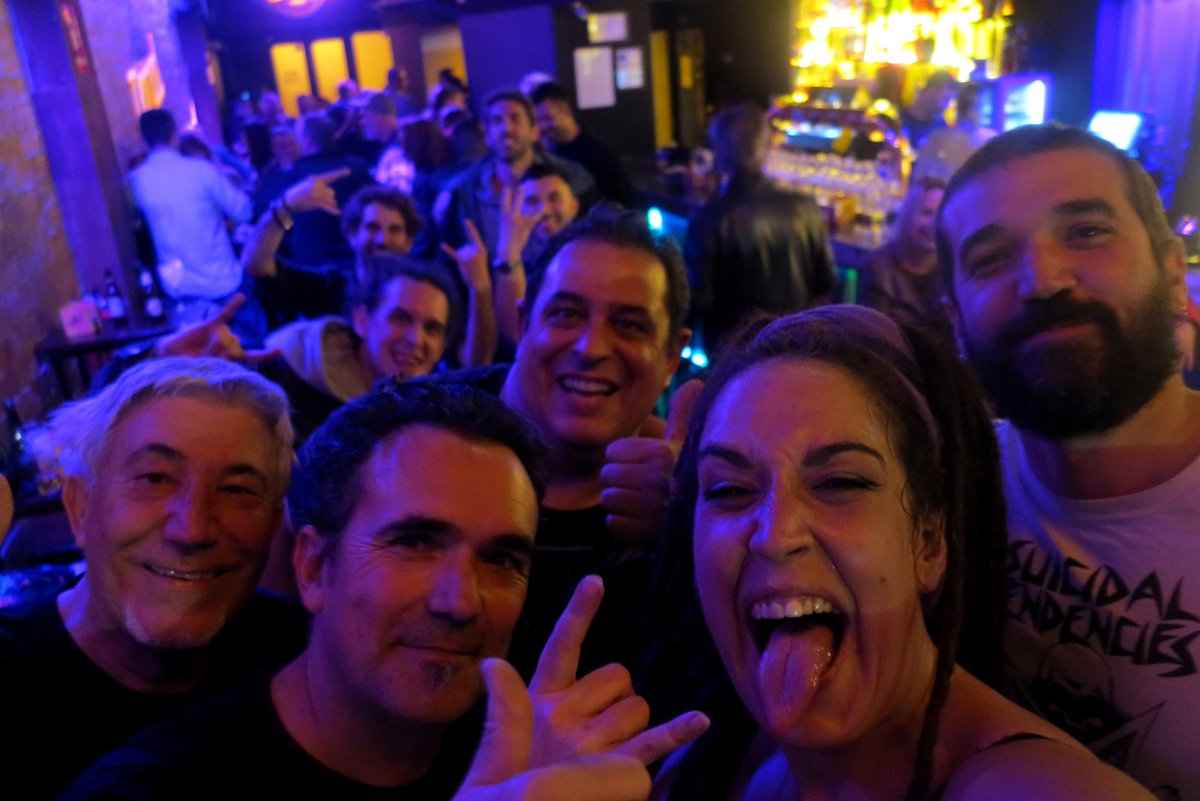 BadMembersRock's tweet photo. Espectacular noche en el Nomad Music Bar en #mairenadelaljarafe. Gracias a todos por estar ahí.

¡Esperamos que disfrutaseis tanto como nosotros!
Parafraseando otro clásico de los #90s : "¡Volveremos!"

#concierto #rock #rockmusic #rockandroll #80s  #musicaenvivo #musicaendirecto https://t.co/J5Y1tX83fN