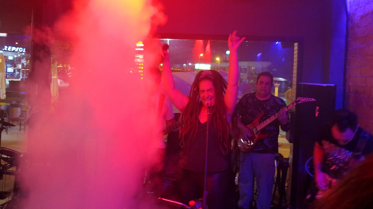 BadMembersRock's tweet photo. Espectacular noche en el Nomad Music Bar en #mairenadelaljarafe. Gracias a todos por estar ahí.

¡Esperamos que disfrutaseis tanto como nosotros!
Parafraseando otro clásico de los #90s : "¡Volveremos!"

#concierto #rock #rockmusic #rockandroll #80s  #musicaenvivo #musicaendirecto https://t.co/J5Y1tX83fN