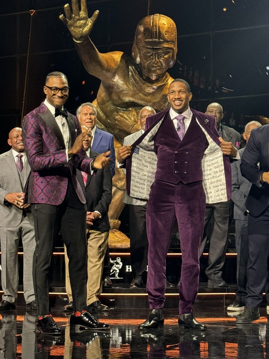 It’s all about the people that helped you get there @themikepenix What an amazing way to honor his coaches and teammates, by bringing them with him on the inside of his amazing suit jacket.