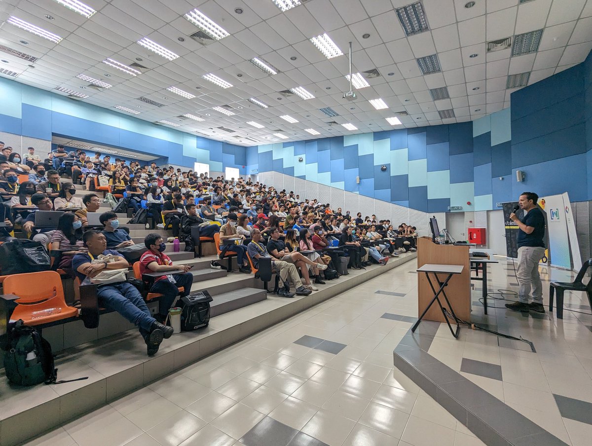 jecfish's tweet photo. Love @jason_mayes amazing #WebAl ML talk showcasing the possibility of #tensorflow #javascript on the web. 

Thanks for making the trip to Malaysia and inspiring us! ❤️

Check out Learn WebML 👉 https://t.co/sdGN6ahuto https://t.co/YBPFW1xu2k