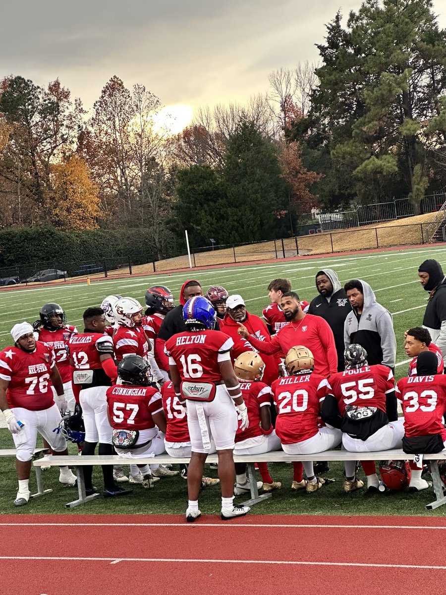 CoachBobo_1's tweet image. My heart is full today! So proud of my guys and how they represented Melrose High School and our Golden Wildcat Football Program this weekend. Cameron Miller, Joe Williams, William Carver, and Irvin Jackson, we will definitely miss you guys! #FearTheMound 🍊🍊🍊