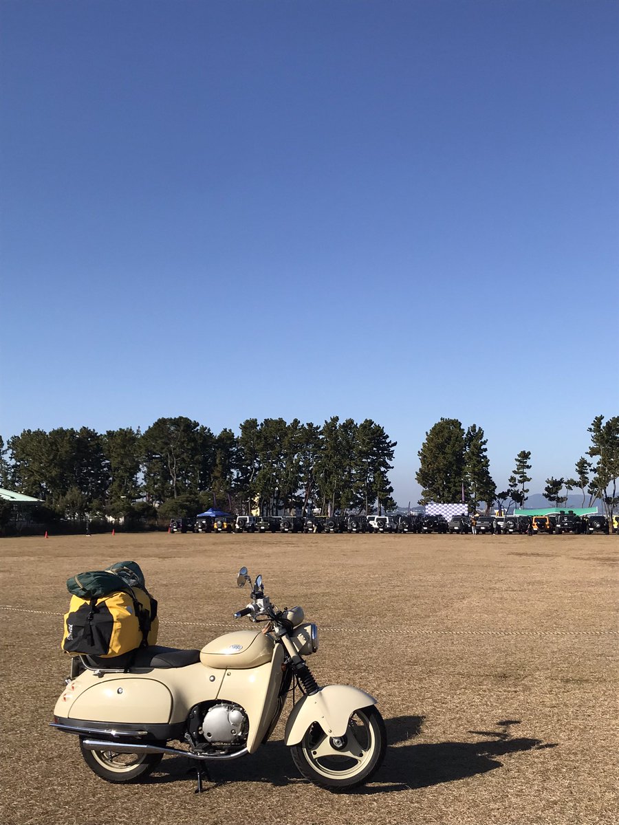 musha648's tweet photo. 渚園にバイクで来ました。
風もなく、気持ち良い朝でした。
変なバイクで声掛けられる事もありますが、
近隣の街にお住まいのsw-1��りの方がわざわざ足を運んで、ご挨拶に来てくれました。恐縮です。
オフ会の話をされていたので、次は参加したいですね。ラングラー集団凄い！
#渚園 
#suzukisw1 https://t.co/igwKPXgaFL
