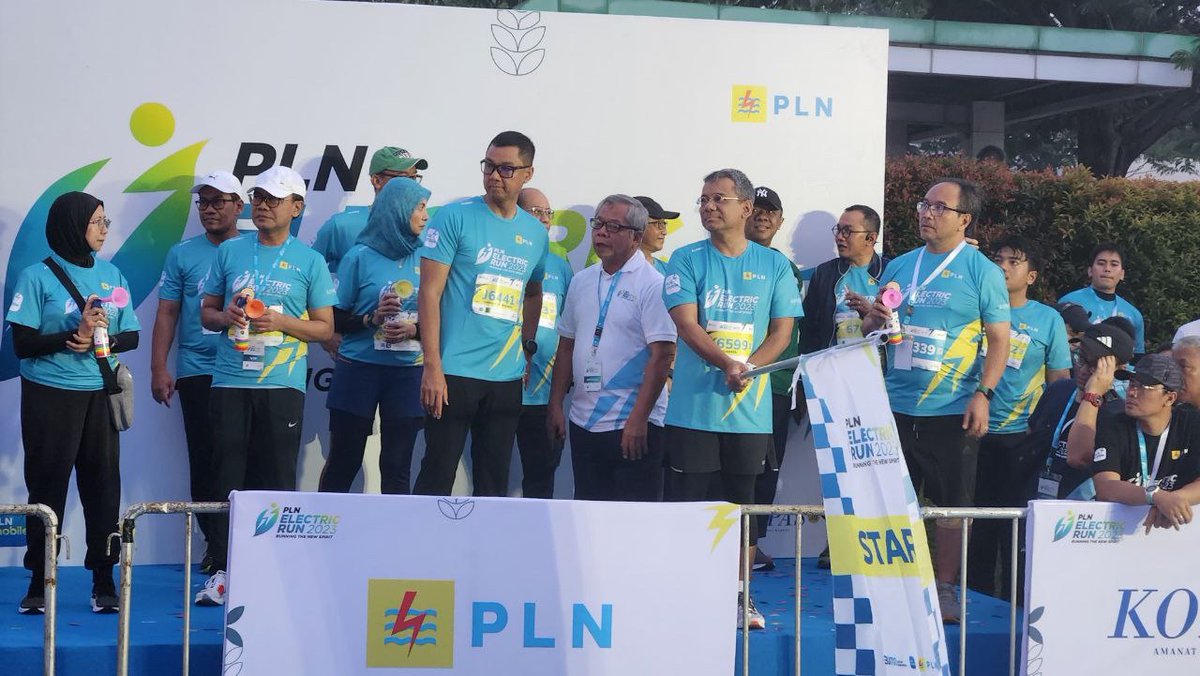 DianAng07390773's tweet photo. keren dan pecah banget acara PLN Electric Run 2023 dan acara akhir tahun paling exited bangett dan keren liat antusias peserta yang ikut olahraga disinii pecahh bangett gess #PLNElectricRun2023 https://t.co/84mo03mIqi