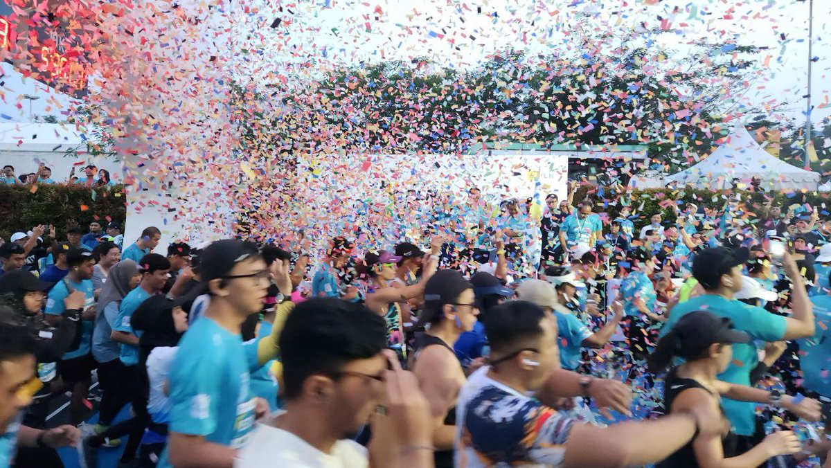 Evi_Fadliah's tweet photo. Kabarnya kegiatan PLN Electric RUN 2023 ini diikuti sebanyak 5000 peserta, dan total jarak lari sepanjang 49.500 kilometer.

Terbukti khan, kalau olahraga lari itu termasuk yang banyak diminati masyarakat kita. 
#PLNElectricRun2023 https://t.co/y2f731MRSY