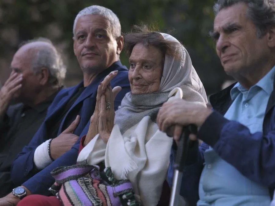 Participé  junto a familiares y referentes de los organismos de Derechos Humanos en el homenaje a los 12 de la Iglesia de la Santa Cruz.

Hoy más que nunca vamos a sostener la lucha por la Memoria, la Verdad y la Justicia ante el avance del negacionista.

#NuncaMas #son30mil