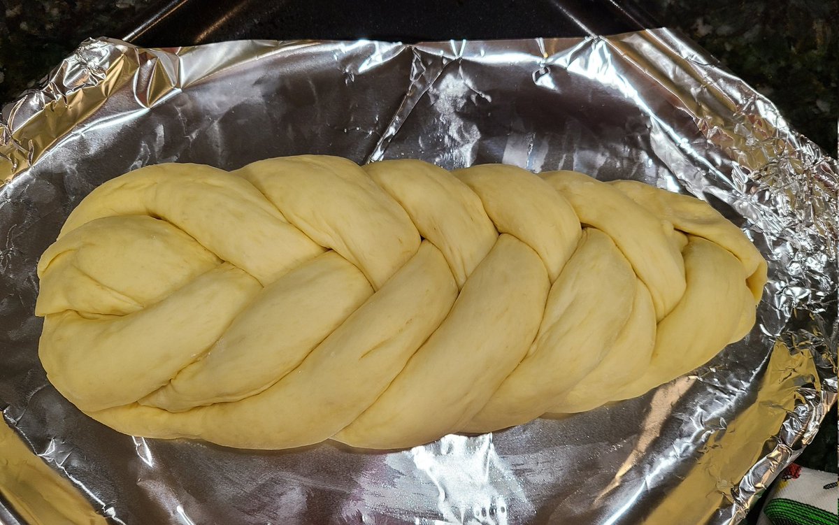 mabel_nas's tweet image. Homr bread baking 🍞 😋 
#challahbread