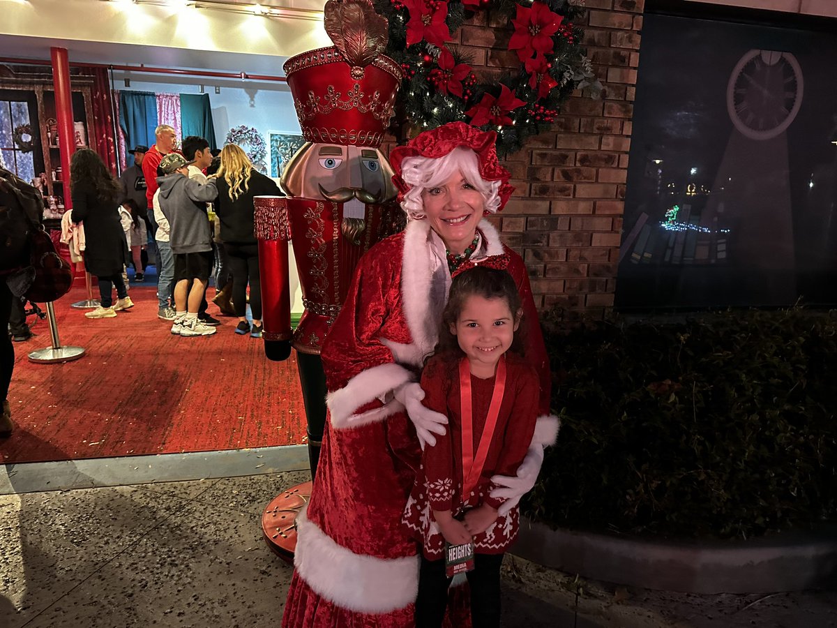 We met Santa and Mrs. Claus! Our kiddo was so pumped to meet Mrs. Claus who took her time with with her. Fantastic Santa experience here at @SFMagicMountain #HolidayinthePark