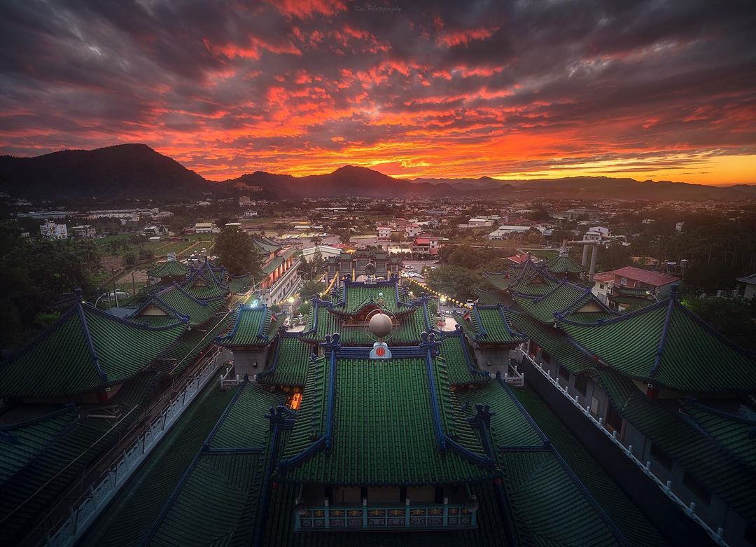 The ⬝cold ᠍pool ᠍reflects ﾞthe ‍white ᠎moon, ‍and ᠎the ᱸautumn ⳿rain ᠎covers ‍the ᱸmoss