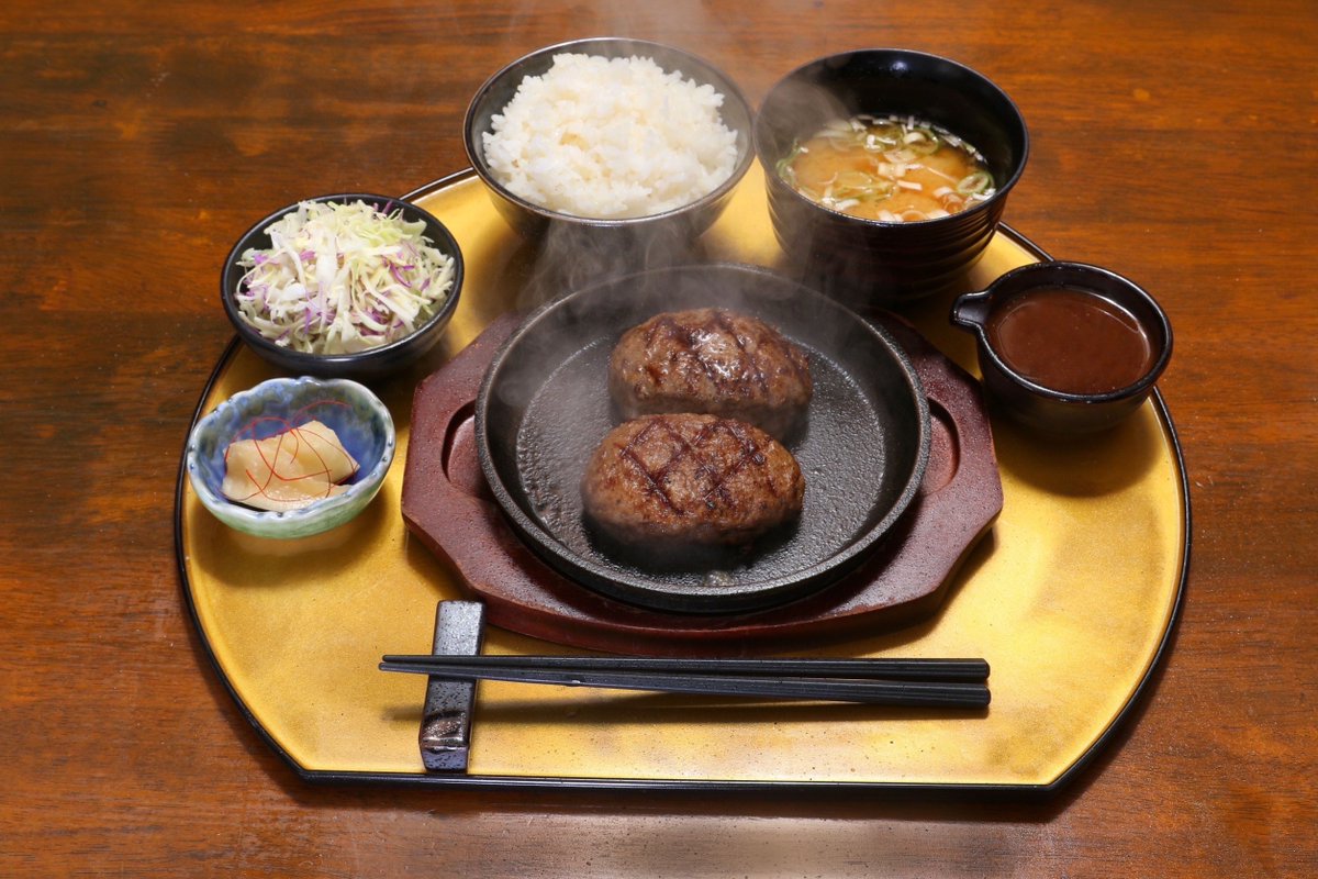 「【お知らせ】ハンバーグ専門店 松屋精肉店さまのマスコットキャラを作らせて頂きまし」|柚子月 秋🦖☀️のイラスト