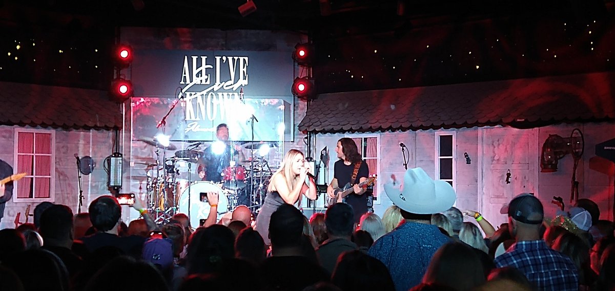 satanic_aries's tweet photo. I got to see @_alexandrakay tonight at @StoneysLV. Best night of my life! https://t.co/mXTDSHSMAq