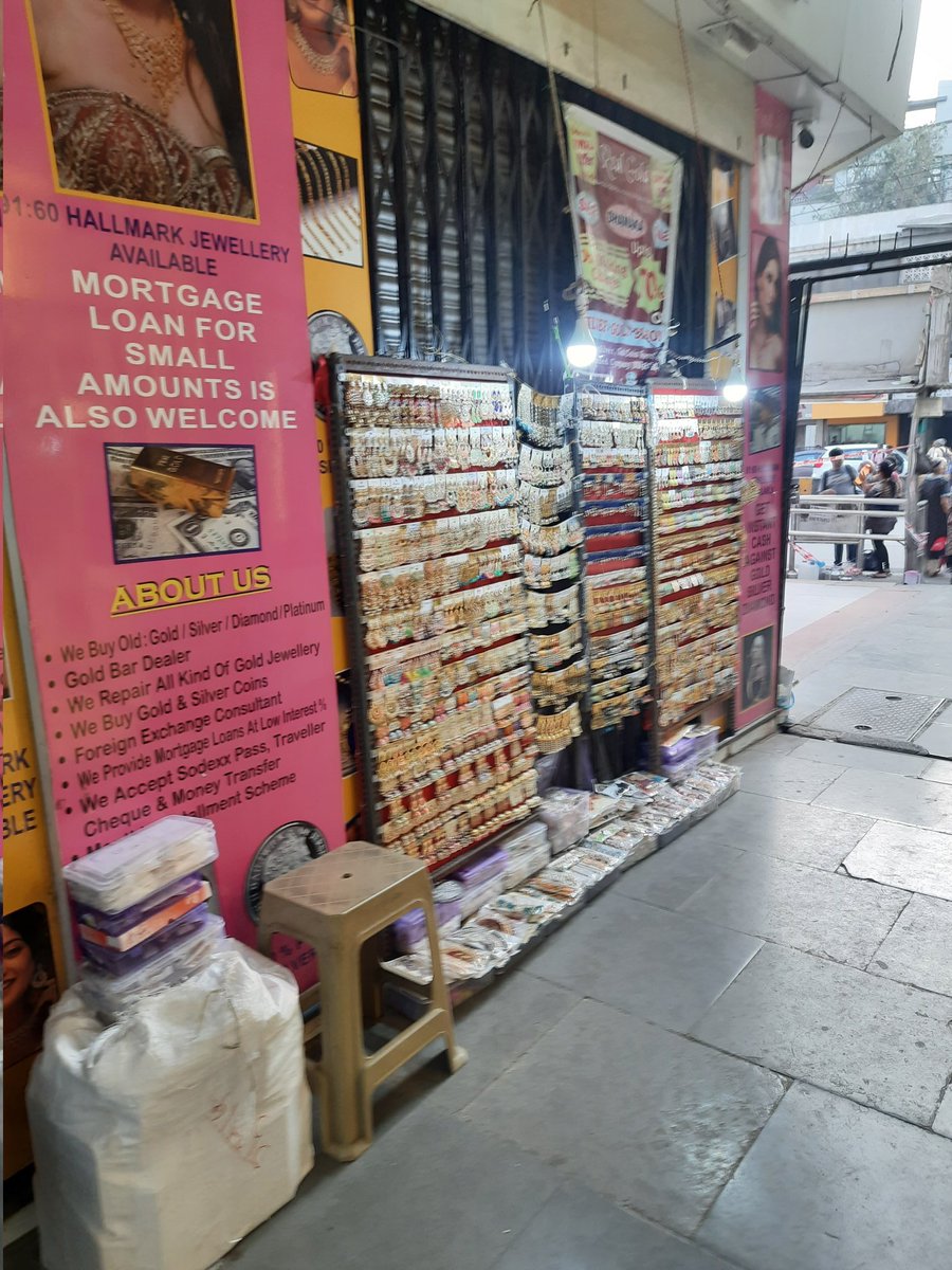 #IllegalHawkers  inside Natraj market Malad west