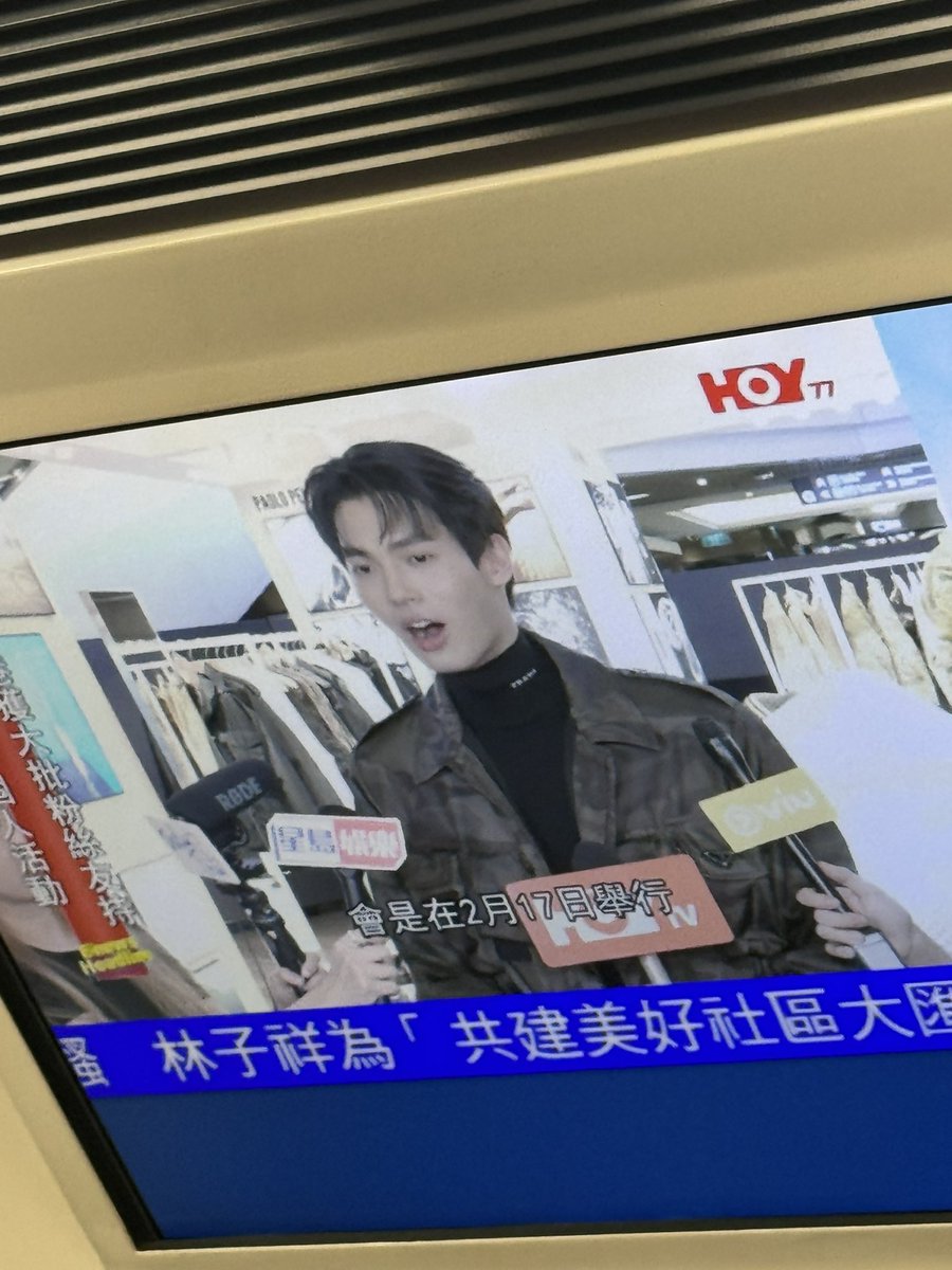 SMYRental's tweet photo. เจอน้องวินที่ฮ่องกง 🤣 อยู่บนสถานี MTR #winMetawin https://t.co/VPF6gcVD52