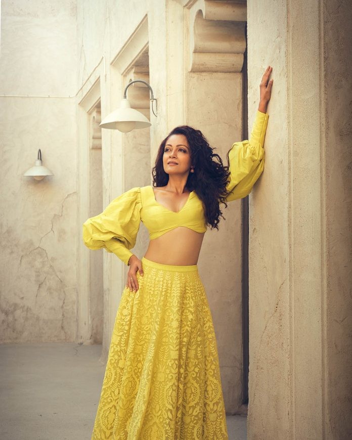 Actress #SheenaChohan Elevating elegance in yellow hues