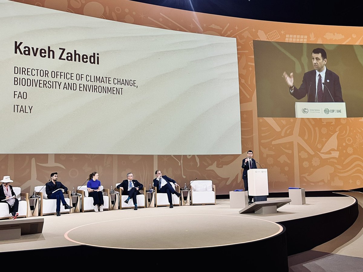 “That is why targeted finance for #farmers is key to unlocking the unique potential of agrifood systems to tackle the #ClimateCrisis” @FAO @KavehZahedi2030 speaks today on Agric. Day at #COP28UAE event on ‘Farmers and Traditional Food Producers’ 🟠NEW: fao.org/documents/card…