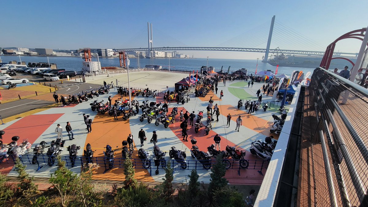 nebashin_vlog's tweet photo. 新しいヘルメット試しにバイクイベント来た🎪このヘルメット最高やわ🏍️👲

#airoh #airohcommander #ねばしん #r1300gs #r1200gs #神戸 #モットモト神戸 #バイク旅 #ひとり旅 #絶景 #motovlog #バイク好きな人と繋がりたい #バイクのある風景 #バイクのある人生 #バイク写真部 #バイク乗り #バイク https://t.co/WI8GCfRL3A