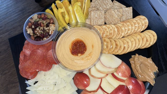If I had a girlfriend she&rsquo;d get a snack platter every time we hung out. I&rsquo;d even hand feed her like royalty🤌🏼