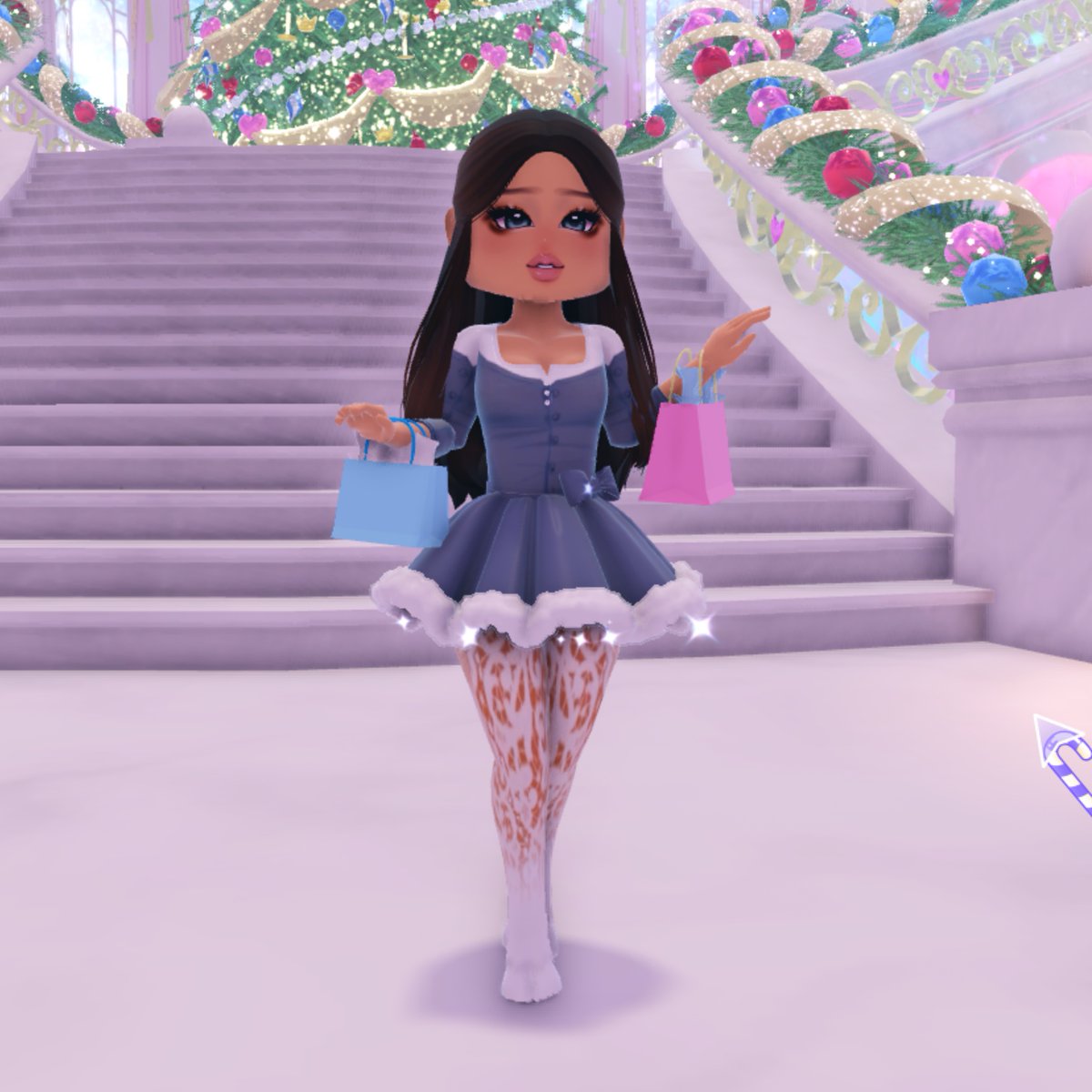 mysticglows's tweet photo. Royale High FREE 0 diamonds outfit idea
ttyl bodice (pattern is by Senzie and same pattern for sleeves) + ttyl sleeves + Sleigh it skirt + shopping bags #rhoutfithacks https://t.co/Hv3cZqn4kd