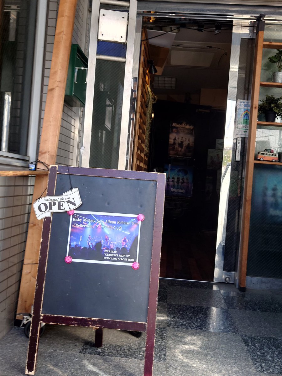 lian0623's tweet photo. 着弾‼️
#ReflectionsTour 
アフターサイン会
in 下北沢VOICE FACTRY
サインもらいながらリスメロメンバーやリスメラーとツアーの思い出をReflection
こんな時間も心地よいね
#RiskyMelody
#リスメロ1208横浜 https://t.co/1Ere3KeVWP