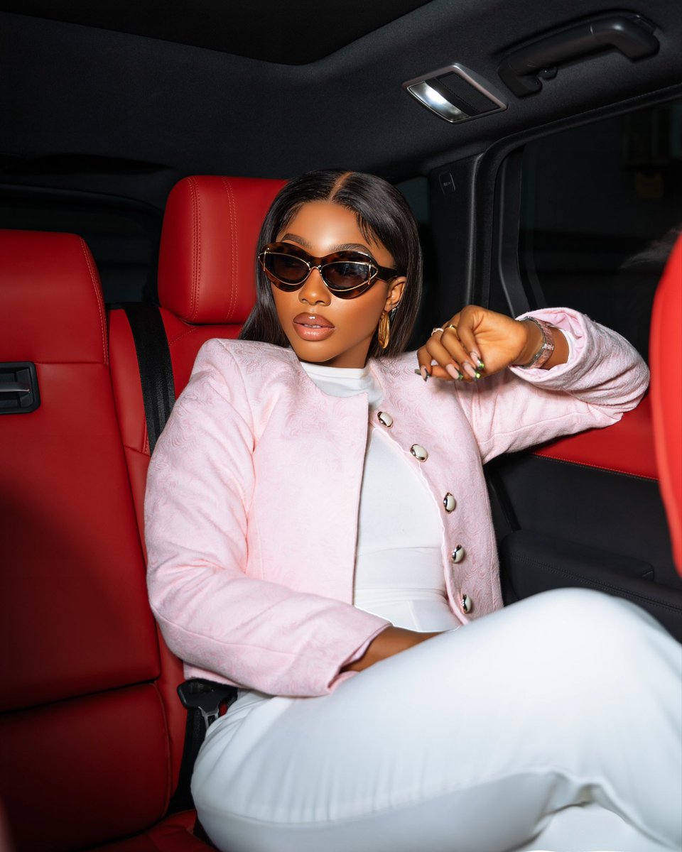 FairBeee's tweet photo. My Favorite fave on this one 👏👏👏👏👏👏🍾🍾👏 Luxe boss is her own brand!! There are international celebs in that tribe, it is tailored for ambitious mind
#LuxeBossMercyEke
#BossTribe https://t.co/GTRHDl2jy9