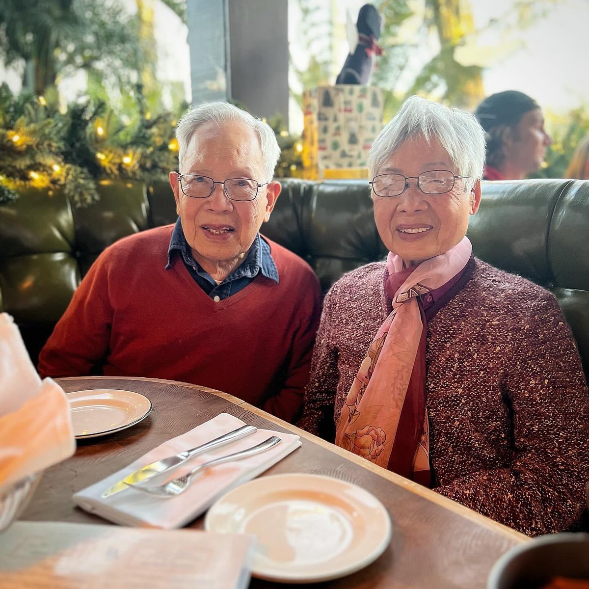 FeoChin's tweet image. I’d like you all to wish my DAD a very HAPPY 92nd BIRTHDAY!
#LetsGoNiners #BeatTheBirds #FTTB