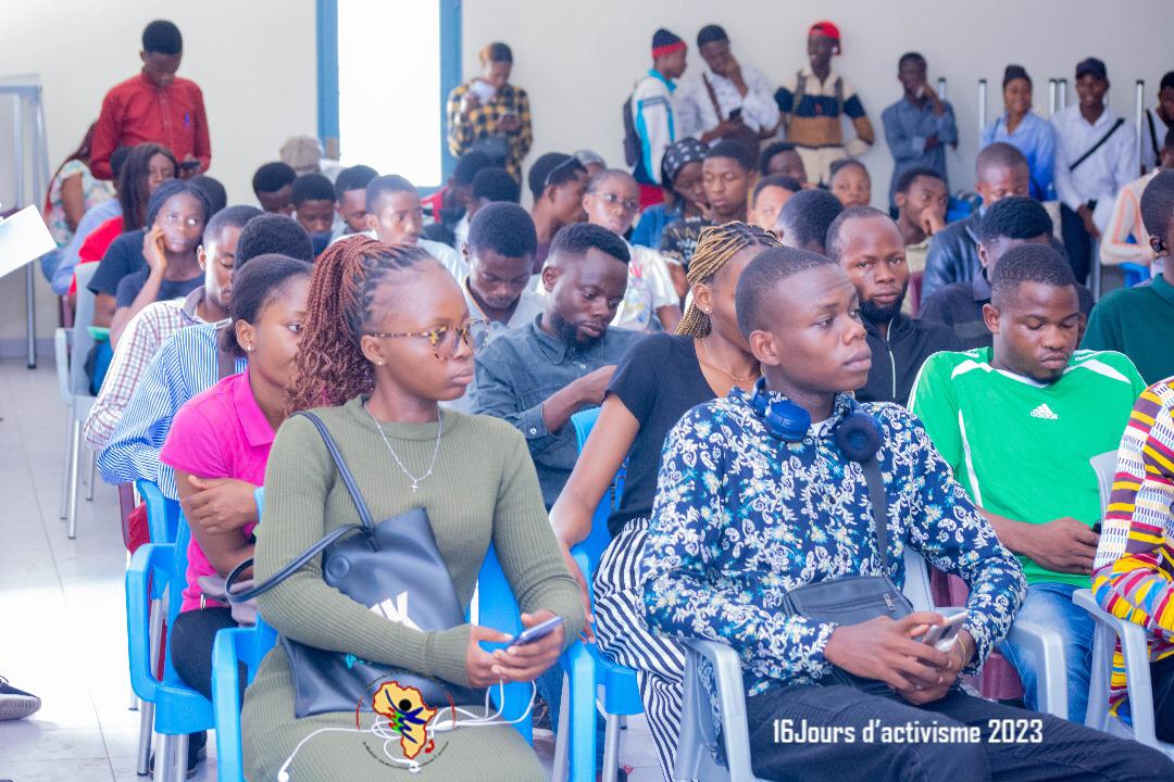 IpashiOrnan's tweet photo. #16joursdactivisme
En se référant au #PM , ratifier et publier dans le journal officiel de la RDC , le Vice President du @Maj_kinshasa1  informe aux étudiants de l’UPN sur l’accès aux soins complet d’avortement sécurisé tels que prescrit dans son article 14 2.c du #PM. 
@IPPFAR https://t.co/mCmw9heCuZ