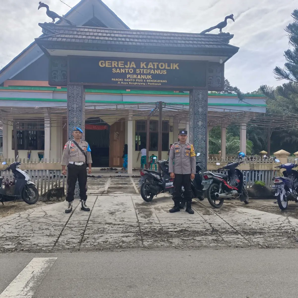 PTeriak's tweet photo. Program Minggu Kasih, Polsek Teriak Sambangi Gereja - Gereja yang ada di Wilkum Polsek https://t.co/l24pyxZycU