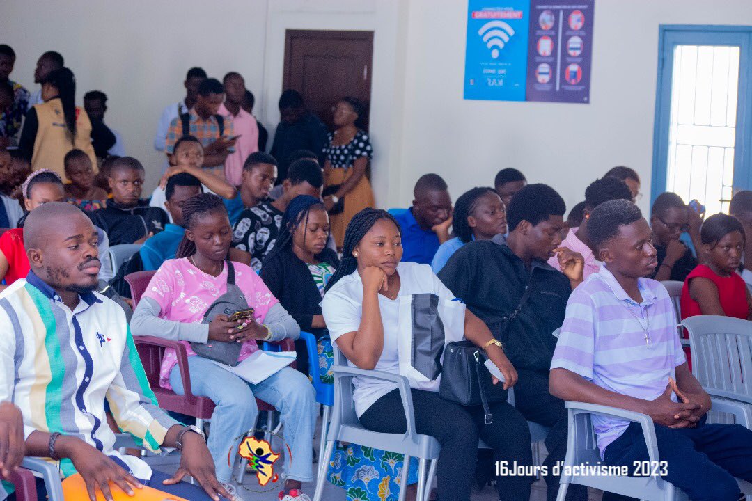 MajRDCongo's tweet photo. #16joursdactivisme
En se référant au #PM , ratifier et publier dans le journal officiel de la RDC , le Vice President du @Maj_kinshasa1  informe aux étudiants de l’UPN sur l’accès aux soins complet d’avortement sécurisé tels que prescrit dans son article 14 2.c du #PM. 

@IPPFAR https://t.co/rspvJQ1sR2