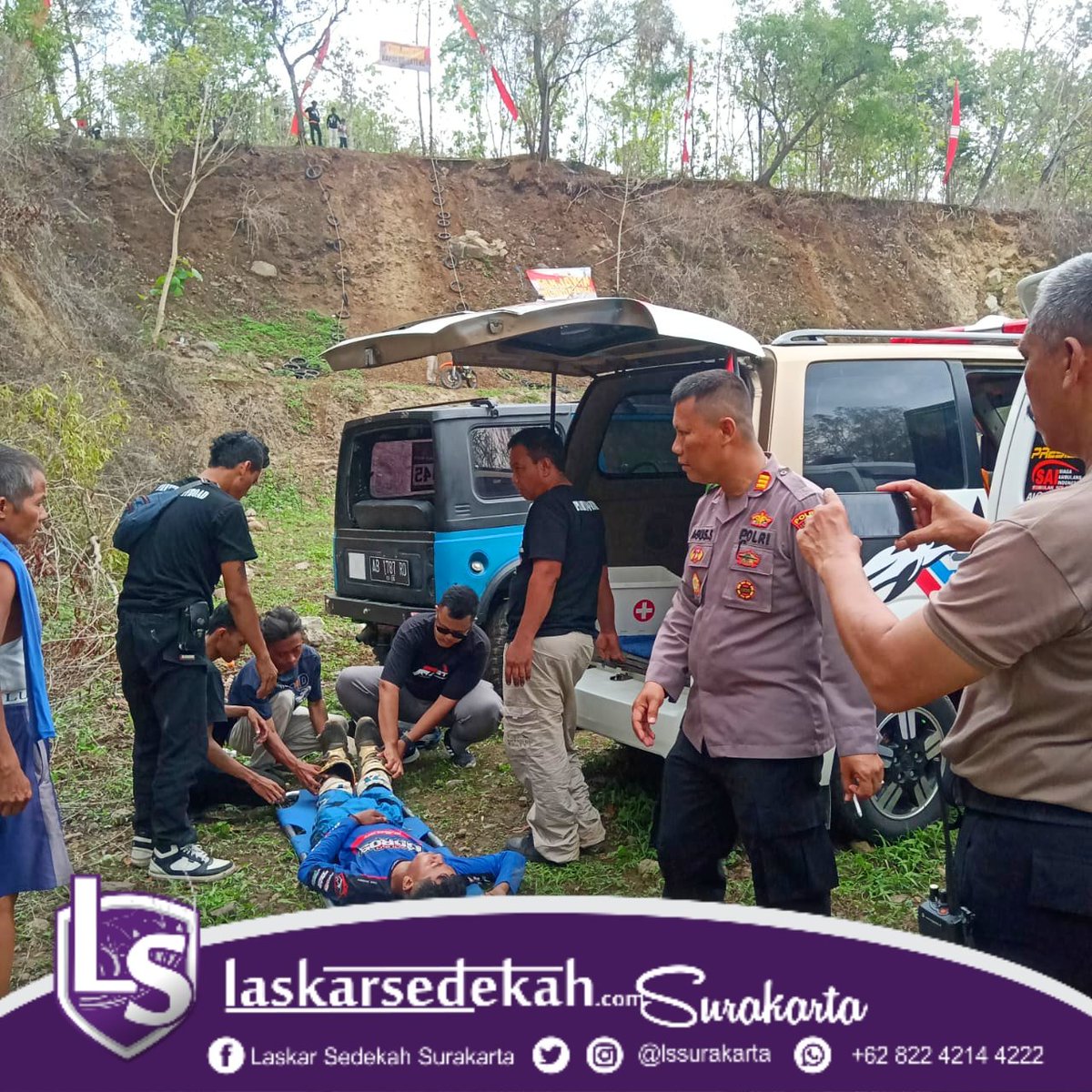 LSSurakarta's tweet image. Ahad, 03 Desember 2023 Ambulans LS Surakarta melaksanakan kegiatan backup Ambulans dalam acara Trabas Bhayangkara bersama Kapolda Jateng di Sukoharjo. Kegiatan ini diikuti oleh beberapa ratusan offroader dari beberapa daerah di Jawa Tengah. L