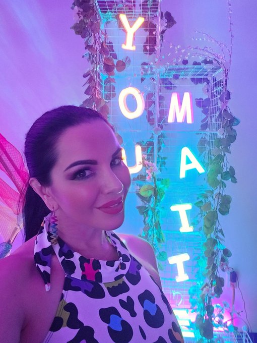 Tonight was the most fun I've had yet at our own events. The music was phenomenal, the vibes were great