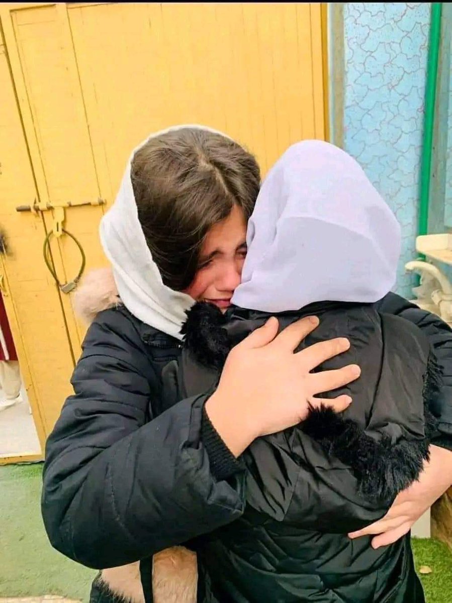 دا بیا یو نړۍ درد لري.
……
'We feel for you, dear cuties. We know how it feels, but this situation will not last permanently. We hope and believe that the closed doors 🚪 against education will reopen soon.'
#EducationForAll 
#OpenSchools