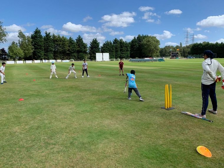 New Year Holiday Cricket Coaching Camp for girls and boys aged 7-13yo - Jan 2 #Pitchero pitchero.com/clubs/blindsum…