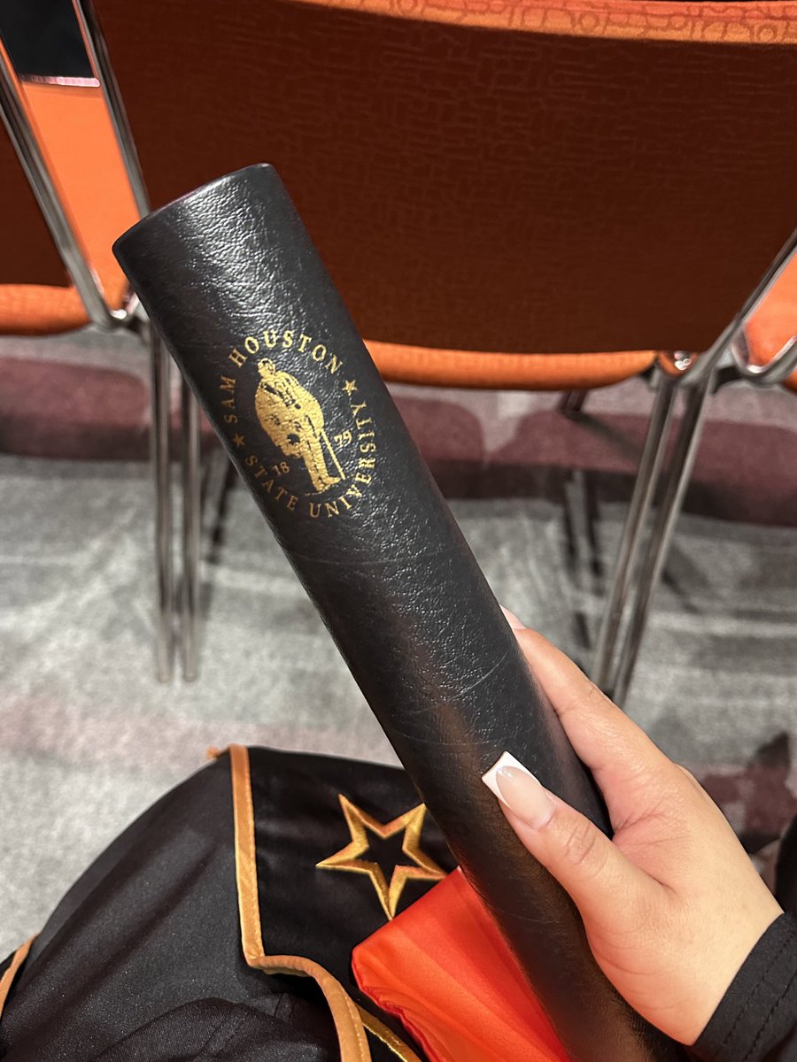 cozyycaro's tweet photo. CHECK MY BIOOOOOOO
#finallyfiniSHed 🎓 https://t.co/WFJSVFaCdC