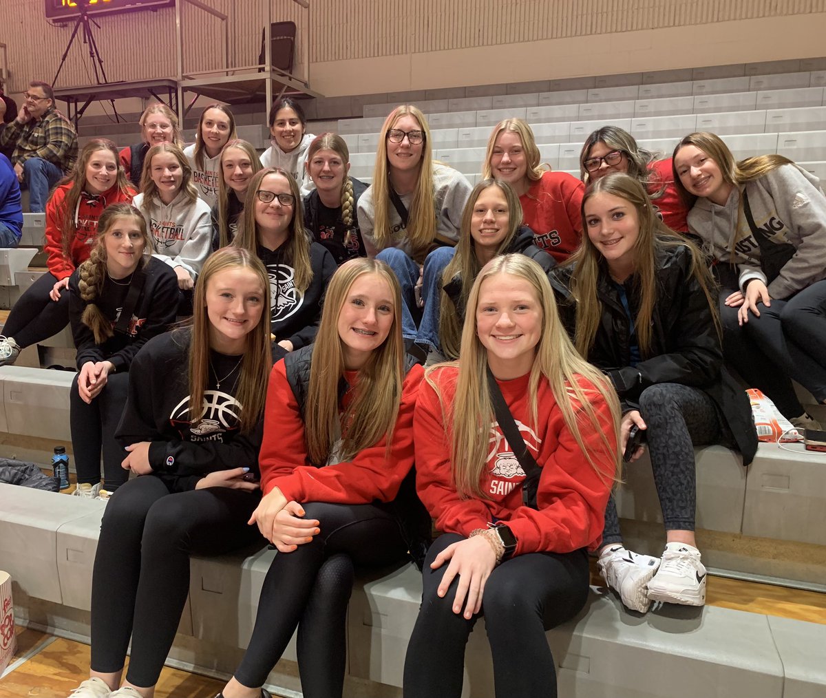 sjagbb's tweet photo. We took the opportunity to bond today at SMSU. We had a good tour had good food and a good game with @SMSUWomensHoops beating UMD. Back at Redwood on Tuesday https://t.co/O8Ogfwfwu1