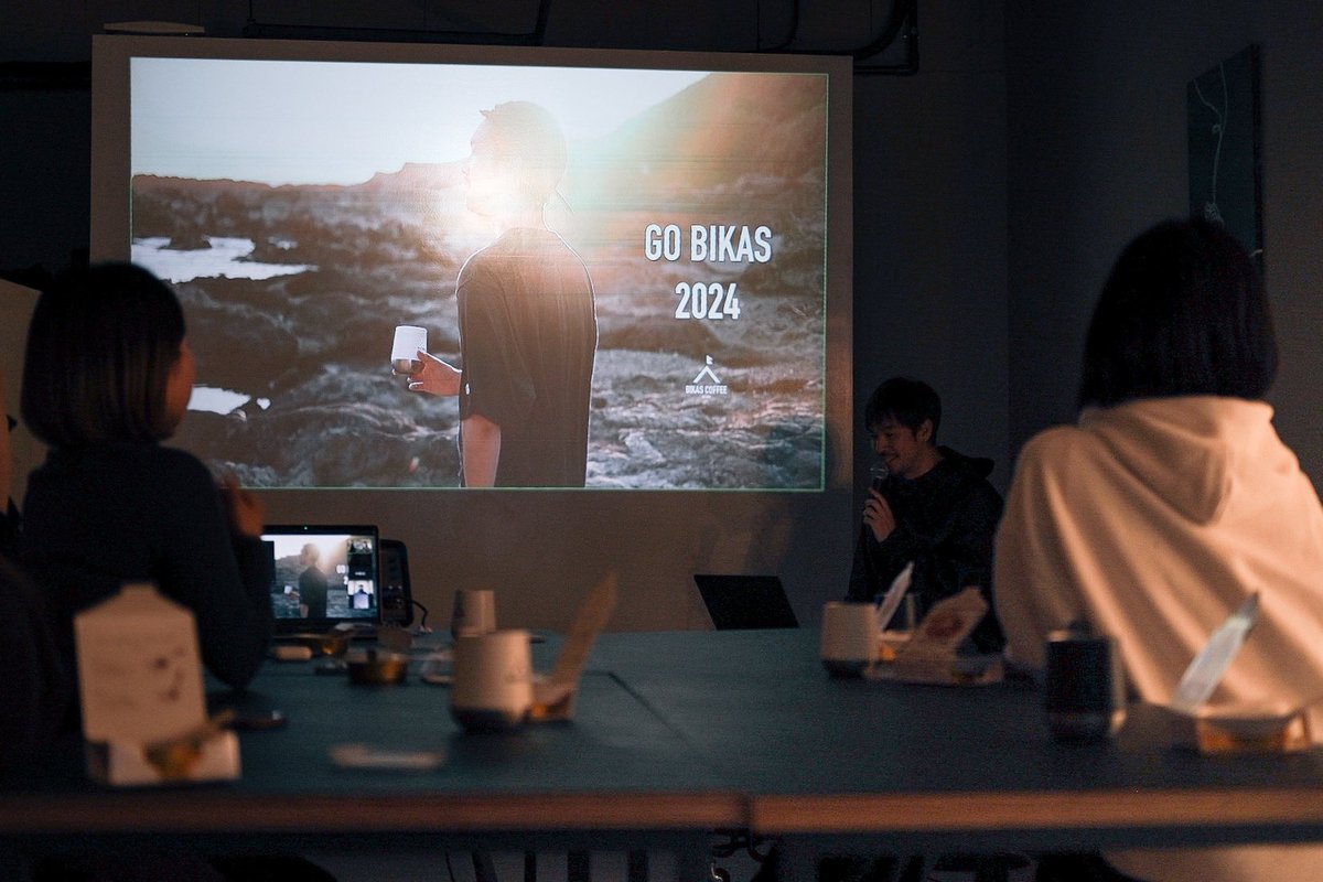 来年のスローガンは、、

『GO BIKAS』

に決定しました👏👏

昨日の忘年会の余韻に浸りつつ、とにかく止まってられない。わくわくしてきたから次に向けての準備を進めていきます🚐